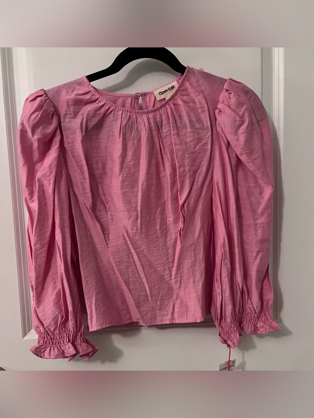 💕 NWT Smocked Chic Blouse